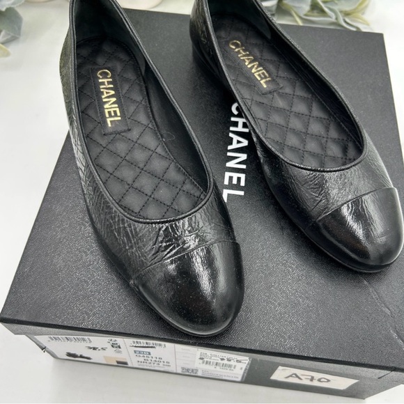 CHANEL Shoes - Women's Chanel quilted black lambskin ballet flat size 38.5 made in Italy